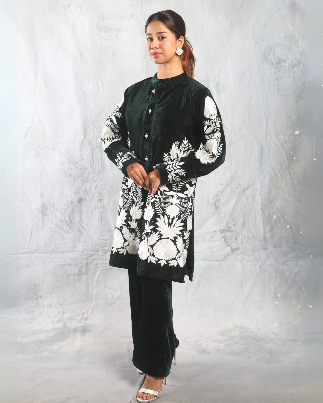 SUFI- Velvet shirt and pants with embroidered front and sleeves