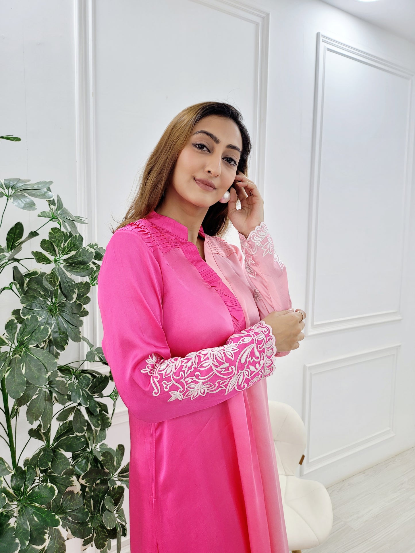 Shaded kurta and pant set with embroidered sleeves