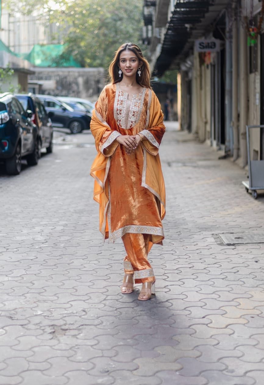 Kurta with straight pants and organza silk dupattah