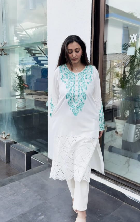 Long kurta with pockets and straight pants