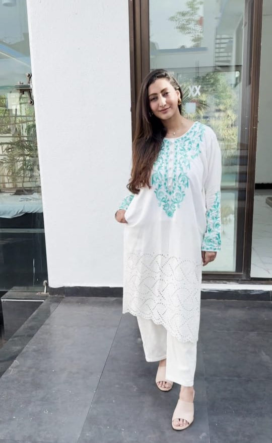 Long kurta with pockets and straight pants