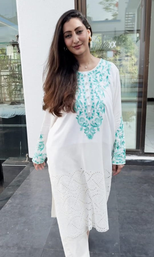 Long kurta with pockets and straight pants