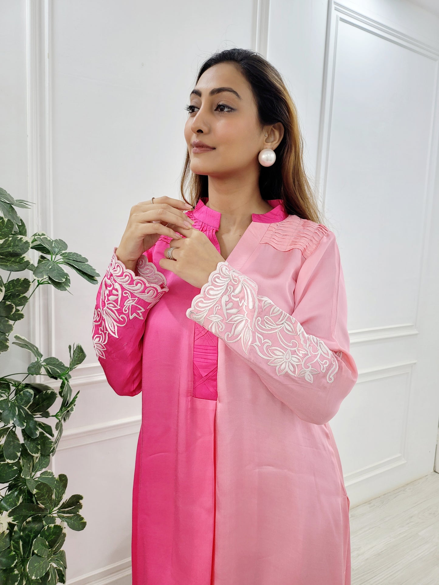 Shaded kurta and pant set with embroidered sleeves