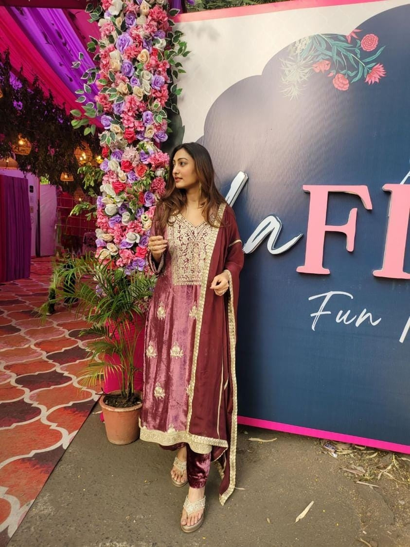 Kurta with gold Aari work along with straight pants and organza silk dupattah