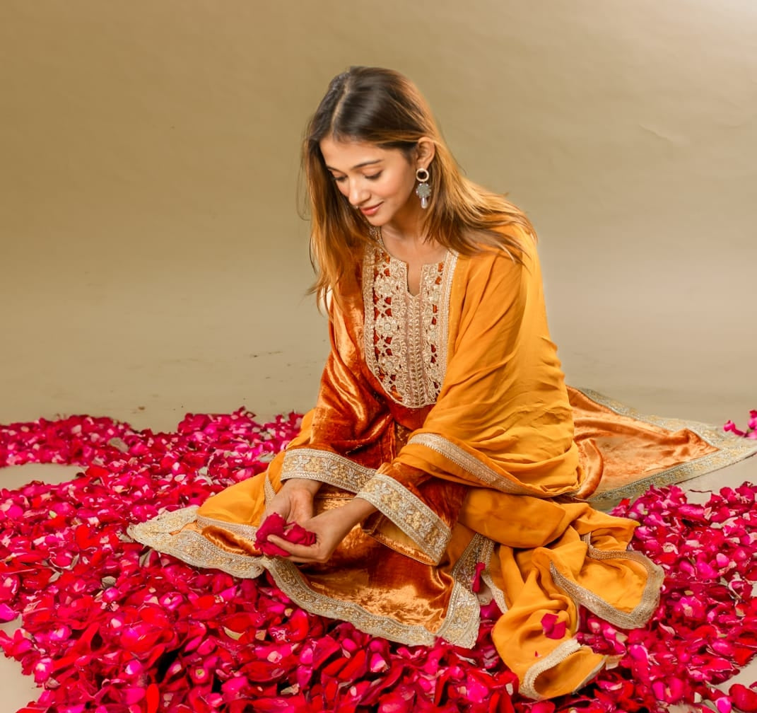 Kurta with straight pants and organza silk dupattah