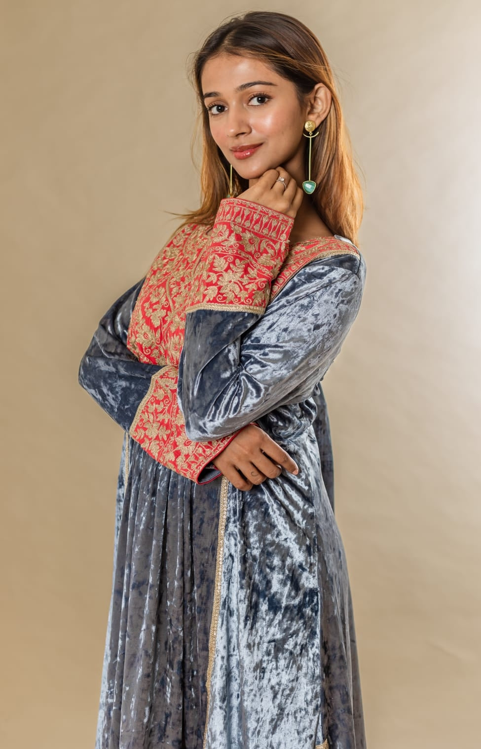 Kurta with gathers in the center with straight pants and Net dupattah