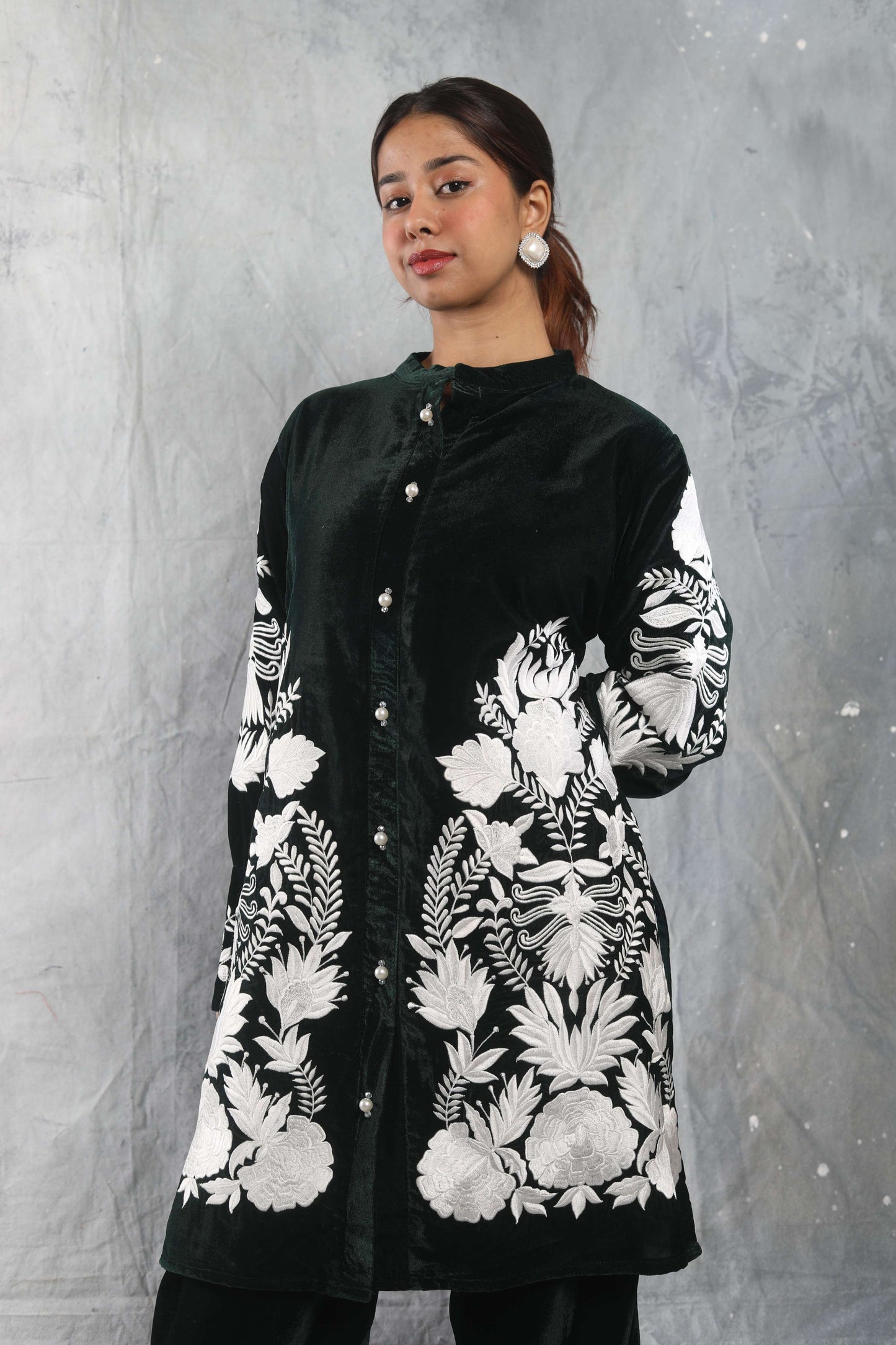 SUFI- Velvet shirt and pants with embroidered front and sleeves