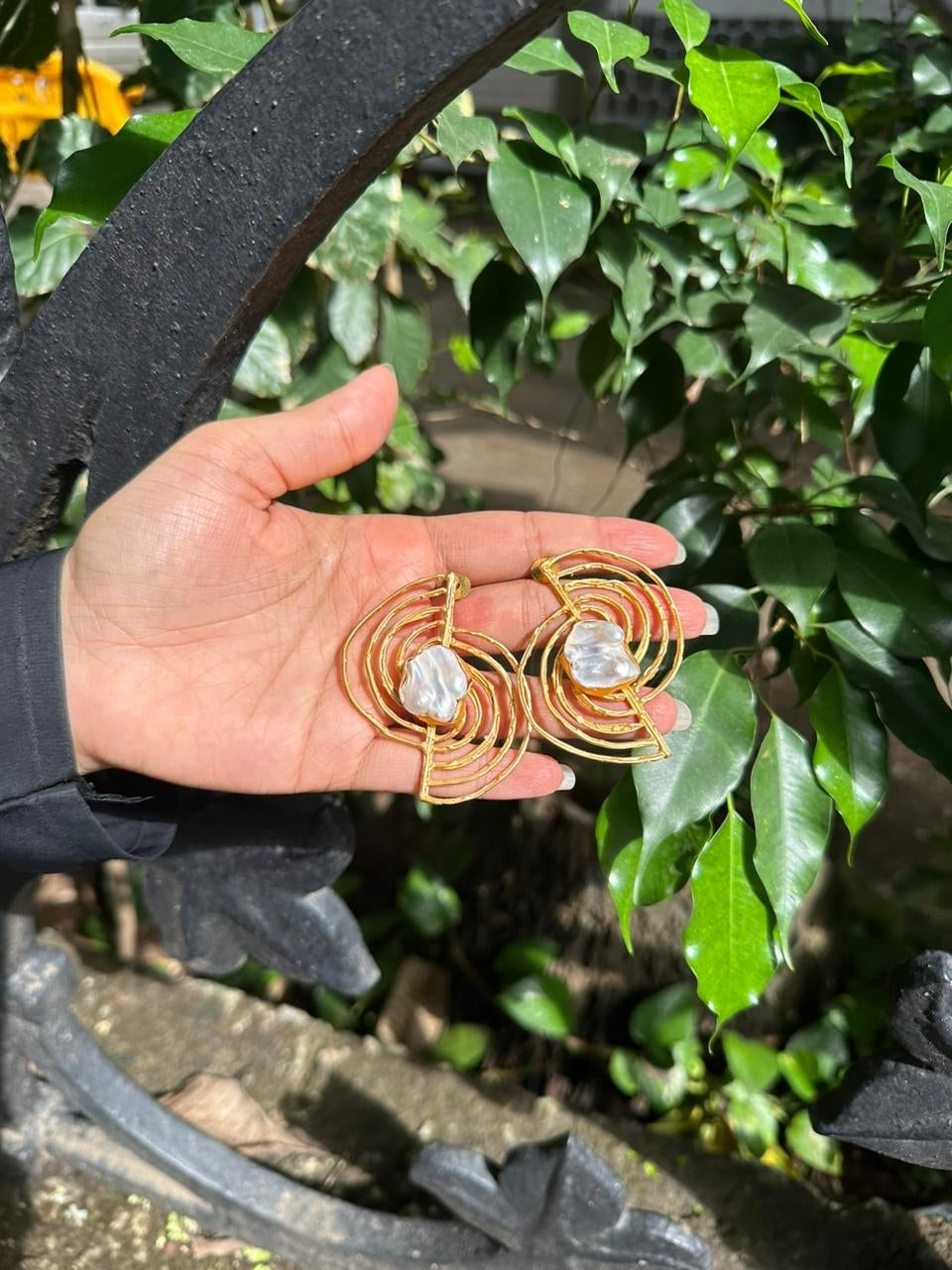 Crescent earring With Mother Of Pearl