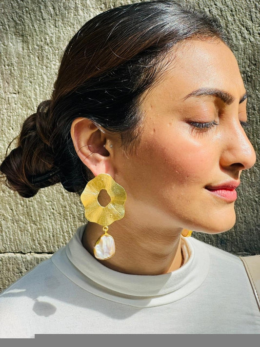 Abstract Gold Earrings With Mop