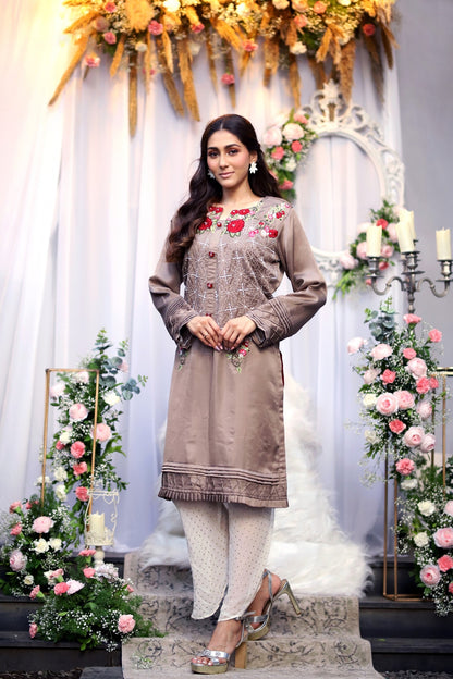 Long kurti with embroidered neck and Pant