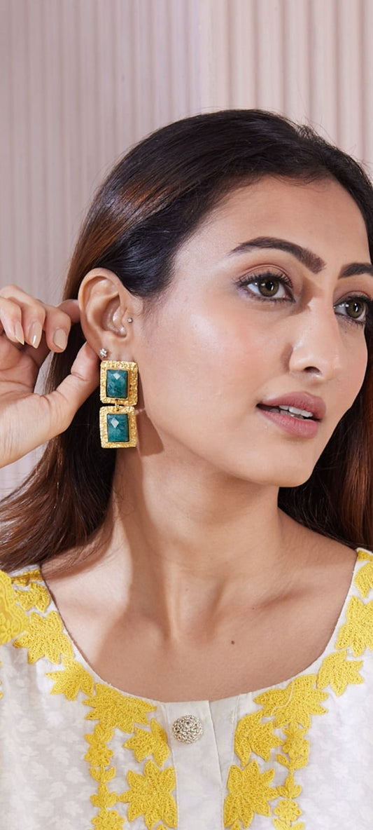 Gorgeous Green Stone Earring